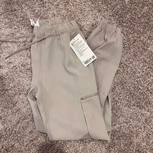 Lululemon Relaxed MR Cargo Pant